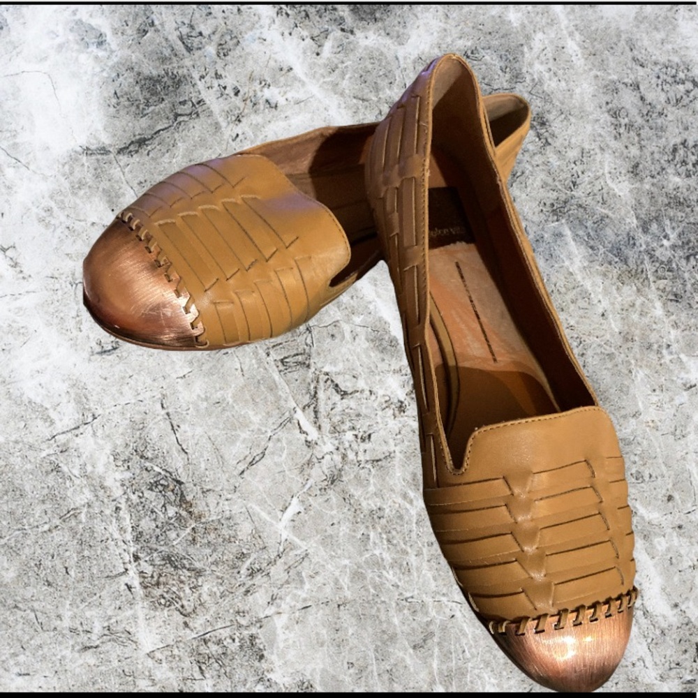 Dolce Vita Leather Tan Loafer with Bronze tip size 8M - Picture 13 of 16